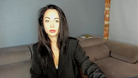 monica_weisss online show from 25, 1, 2025