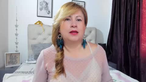 Snapshot of monicapink_ chatting on 13, 9, 2025 Mony online show from 13, 9, 2025