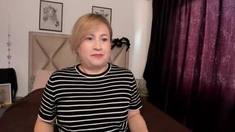 Snapshot of monicapink_ chatting on 10, 11, 2025 Mony online show from 10, 11, 2025