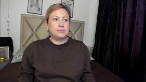 Snapshot of monicapink_ chatting on 15, 11, 2025 Mony online show from 15, 11, 2025