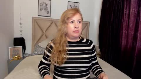 Snapshot of monicapink_ chatting on 24, 11, 2025 Mony online show from 24, 11, 2025