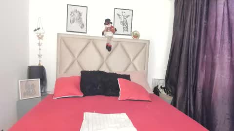 Snapshot of monicapink_ chatting on 5, 12, 2025 Mony online show from 5, 12, 2025