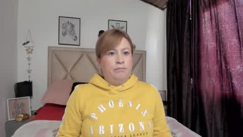 Snapshot of monicapink_ chatting on 15, 12, 2025 Mony online show from 15, 12, 2025