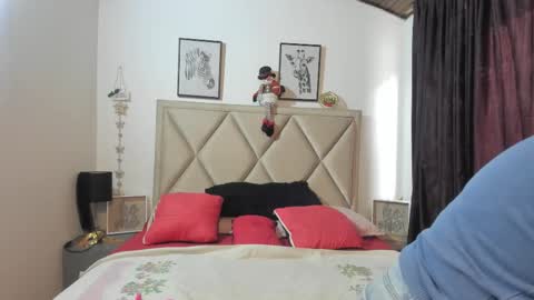 Snapshot of monicapink_ chatting on 20, 12, 2025 Mony online show from 20, 12, 2025