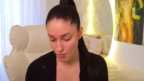 Snapshot of monique_a chatting on 3, 5, 2026 Ask me online show from 3, 5, 2026