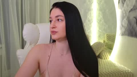 Snapshot of monique_a chatting on 21, 5, 2026 Ask me online show from 21, 5, 2026