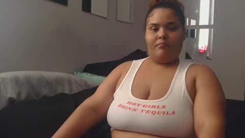 Snapshot of moniqueandpapi chatting on 24, 4, 2026 Moniquelalatina online show from 24, 4, 2026