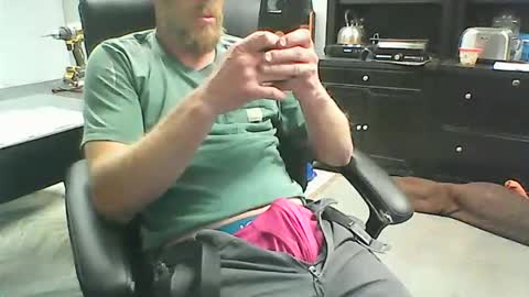 Snapshot of monkeypants04 chatting on 10, 6, 2026 monkeypants04 online show from 10, 6, 2026