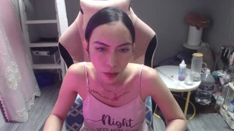 Snapshot of monstercockselfsuck chatting on 28, 10, 2025 ELYSE A SIMPLE GIRL online show from 28, 10, 2025
