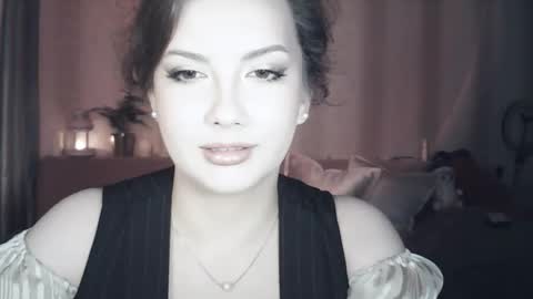 moodiemira online show from 17, 5, 2026