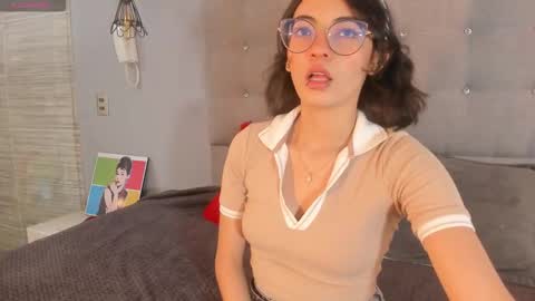 Snapshot of moon__april chatting on 24, 9, 2025 Elizabeth  online show from 24, 9, 2025