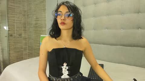 Snapshot of moon__april chatting on 24, 10, 2025 Elizabeth  online show from 24, 10, 2025