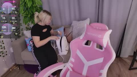 Snapshot of moon__bunny chatting on 13, 9, 2025 Moon Bunny online show from 13, 9, 2025