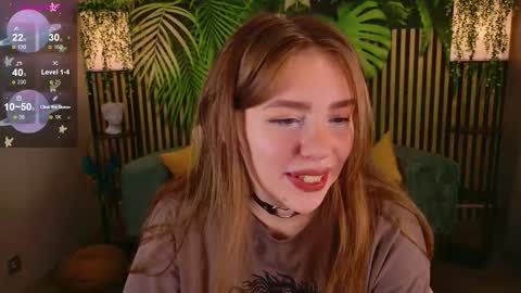 Snapshot of moon__bunny chatting on 18, 9, 2025 Moon Bunny online show from 18, 9, 2025