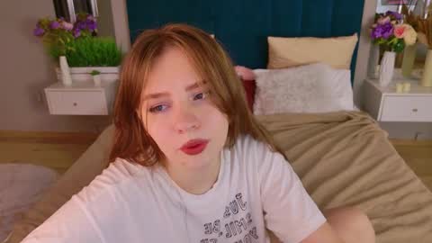 Snapshot of moon__bunny chatting on 4, 12, 2025 Moon Bunny online show from 4, 12, 2025