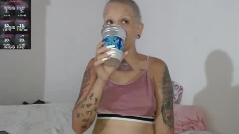 Snapshot of moon_cat85 chatting on 5, 1, 2025 Luna online show from 5, 1, 2025