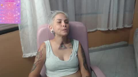 Snapshot of moon_cat85 chatting on 15, 6, 2026 Luna online show from 15, 6, 2026
