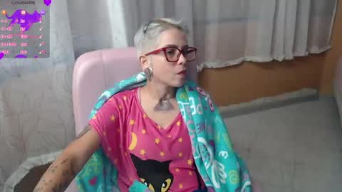 Snapshot of moon_cat85 chatting on 20, 6, 2026 Luna online show from 20, 6, 2026