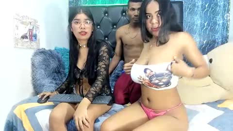 moon_cutex18 online show from 13, 10, 2025