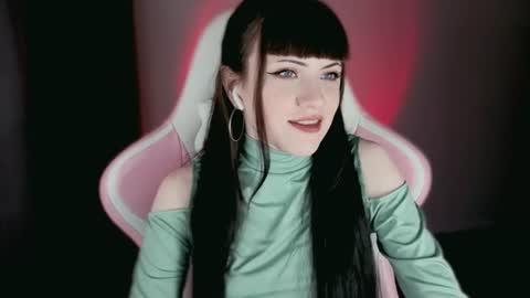 Snapshot of moon_velvet chatting on 19, 6, 2026 sophie online show from 19, 6, 2026
