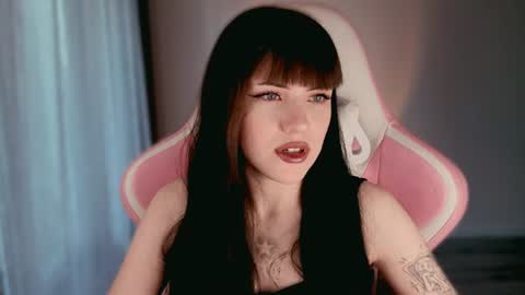 Snapshot of moon_velvet chatting on 17, 7, 2026 sophie online show from 17, 7, 2026