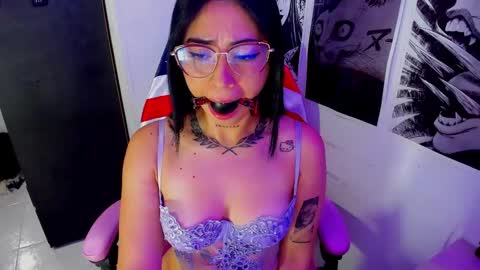 Snapshot of moon_wills chatting on 5, 1, 2025 MOON online show from 5, 1, 2025