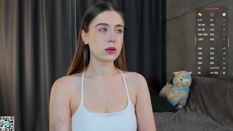 Snapshot of mooncutie_girl chatting on 17, 10, 2025 Sophia online show from 17, 10, 2025
