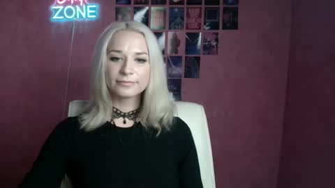 Snapshot of moonsusanna chatting on 7, 7, 2026 Susanna online show from 7, 7, 2026