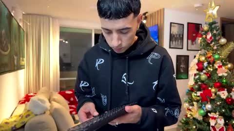 Snapshot of morgan_hiller chatting on 12, 1, 2026 online show from 12, 1, 2026