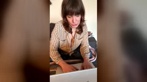 Mossy Mommy online show from 21, 4, 2026