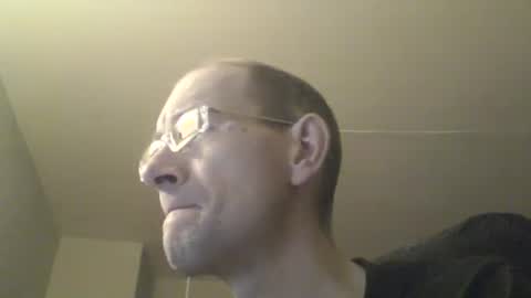 Snapshot of moviem1978 chatting on 3, 1, 2025 Frederik online show from 3, 1, 2025