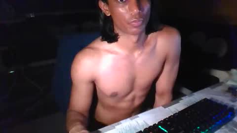 Snapshot of mozeyxxx chatting on 13, 11, 2025 Mozey online show from 13, 11, 2025