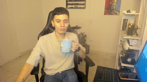 Snapshot of mr_andresr chatting on 4, 2, 2025 Andy online show from 4, 2, 2025