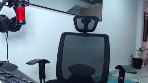 Snapshot of mr_chr1s chatting on 5, 10, 2025 chris online show from 5, 10, 2025