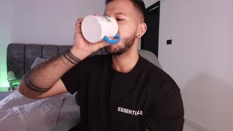 MIKEE online show from 8, 11, 2025