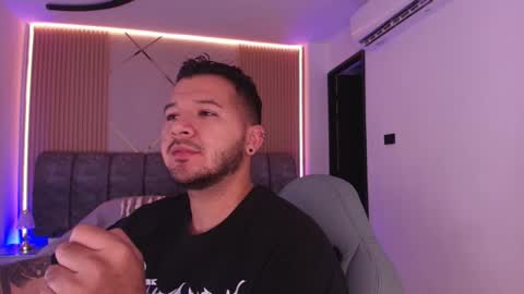 MIKEE online show from 15, 2, 2026