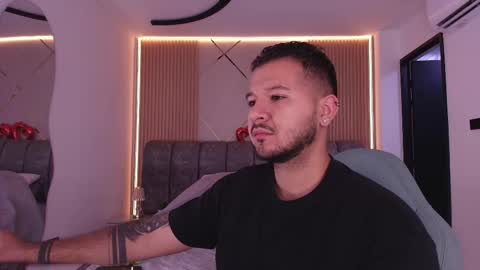 MIKEE online show from 25, 2, 2026