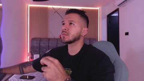 MIKEE online show from 3, 3, 2026