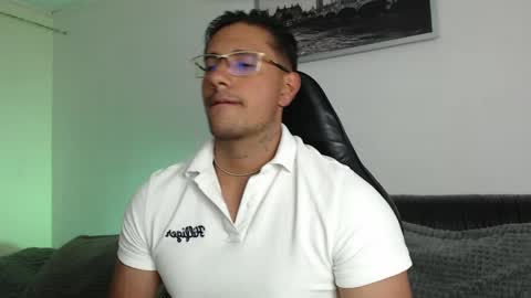 Snapshot of mr_real_aaron chatting on 16, 5, 2026 AARON online show from 16, 5, 2026
