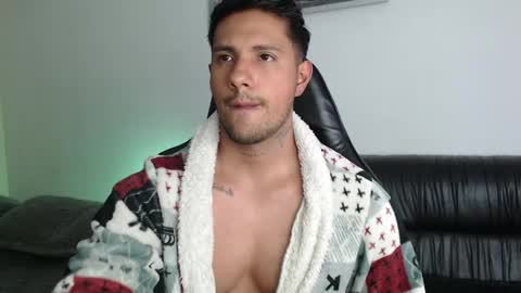 Snapshot of mr_real_aaron chatting on 19, 5, 2026 AARON online show from 19, 5, 2026