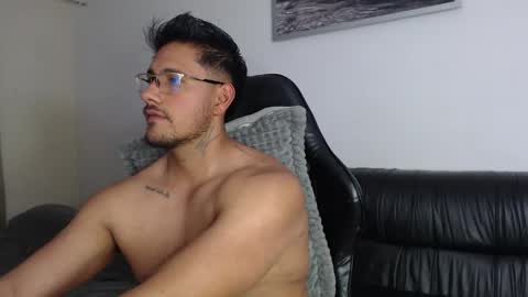 Snapshot of mr_real_aaron chatting on 29, 5, 2026 AARON online show from 29, 5, 2026