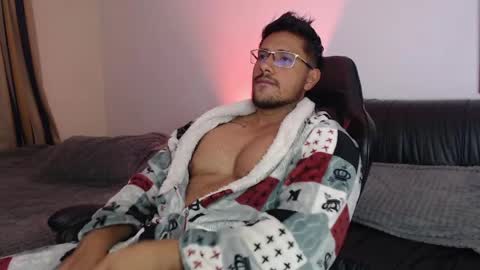 Snapshot of mr_real_aaron chatting on 4, 6, 2026 AARON online show from 4, 6, 2026