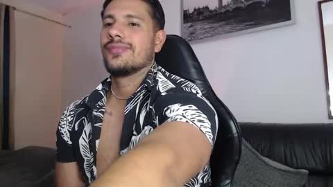 Snapshot of mr_real_aaron chatting on 7, 6, 2026 AARON online show from 7, 6, 2026