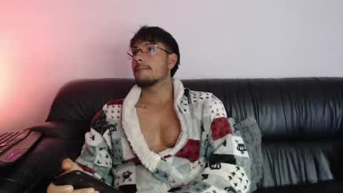 Snapshot of mr_real_aaron chatting on 29, 6, 2026 AARON online show from 29, 6, 2026
