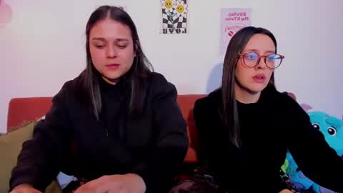 Snapshot of mrbuu_ chatting on 24, 6, 2026 Laura online show from 24, 6, 2026