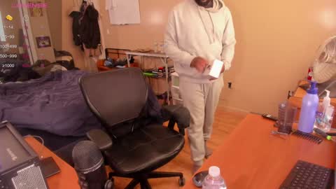 Snapshot of mrchuckdailyxxx chatting on 4, 1, 2025 Chuck Daily online show from 4, 1, 2025