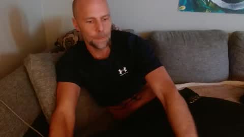 Snapshot of mrpornstar33 chatting on 2, 4, 2026 Twinsoulsex online show from 2, 4, 2026