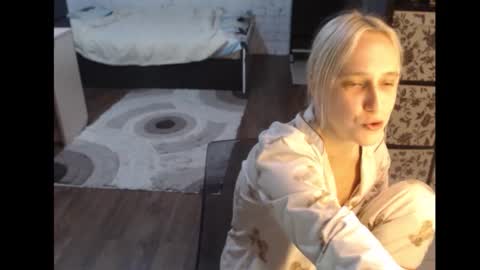 Snapshot of mrsluck chatting on 22, 10, 2025 Sasha online show from 22, 10, 2025