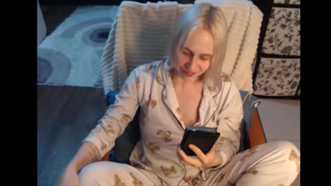 Snapshot of mrsluck chatting on 26, 10, 2025 Sasha online show from 26, 10, 2025