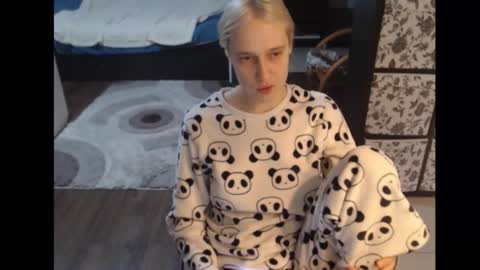 Snapshot of mrsluck chatting on 28, 10, 2025 Sasha online show from 28, 10, 2025